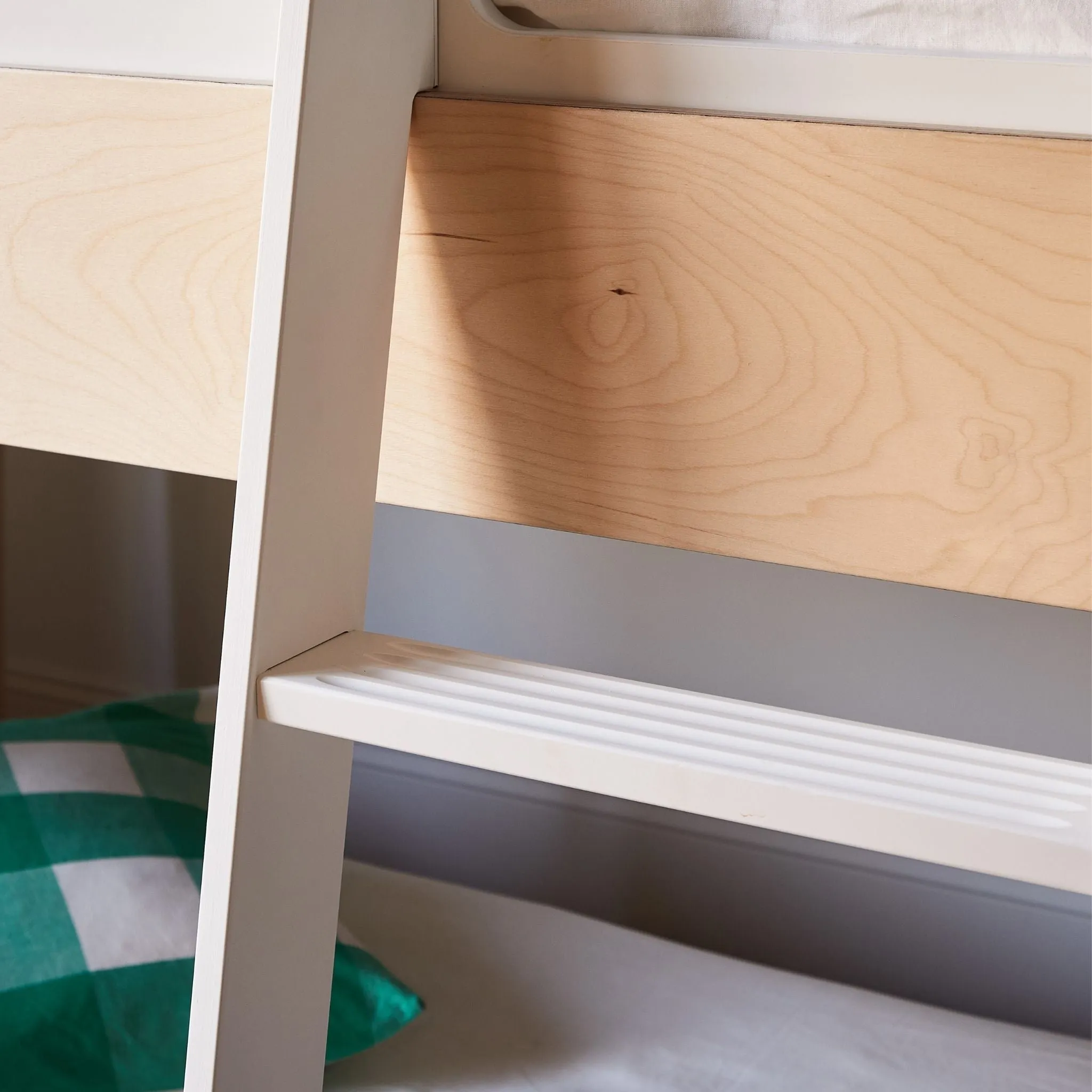 Oeuf NYC Perch Nest Bed - White/Birch