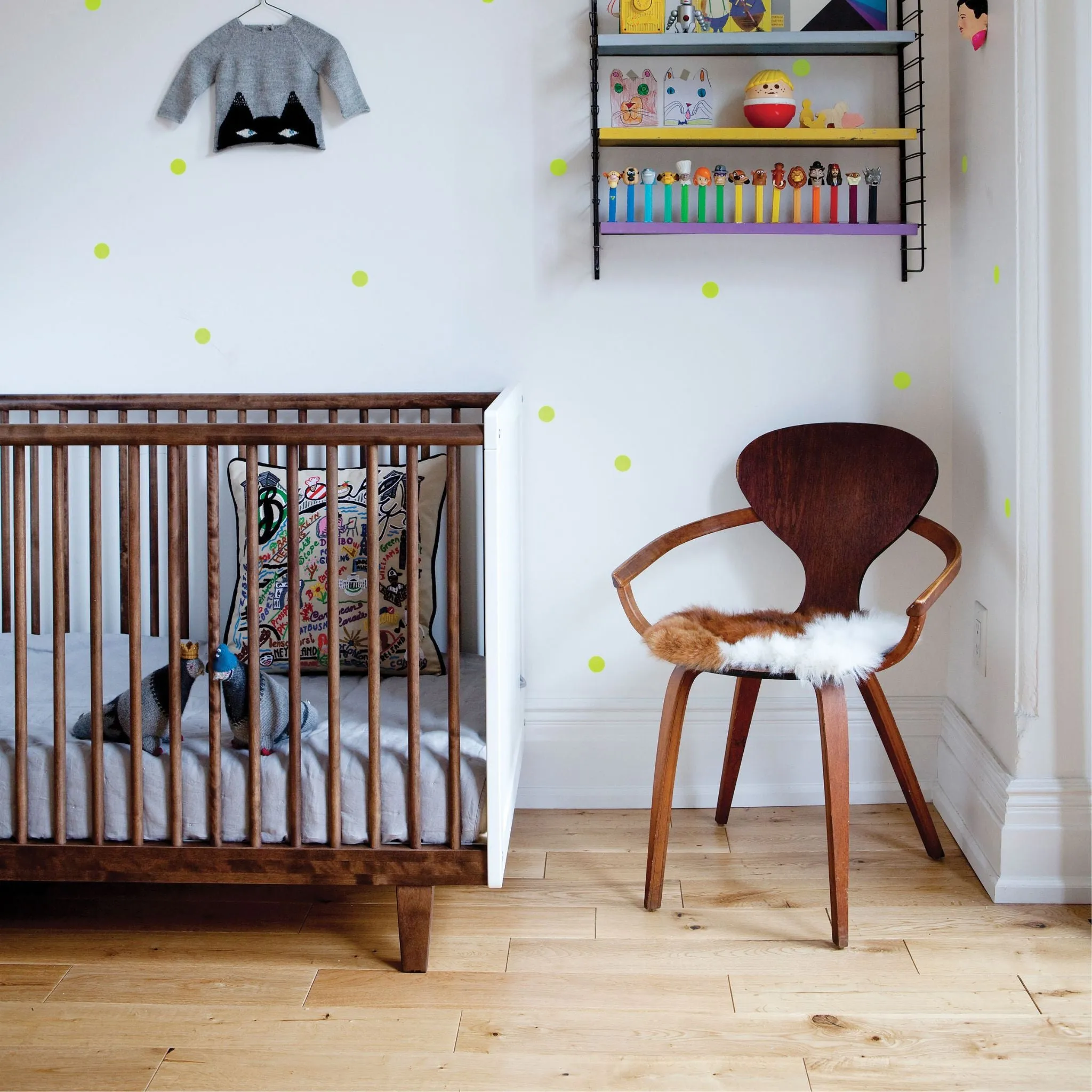 Oeuf NYC Rhea Cot Bed - White/Walnut