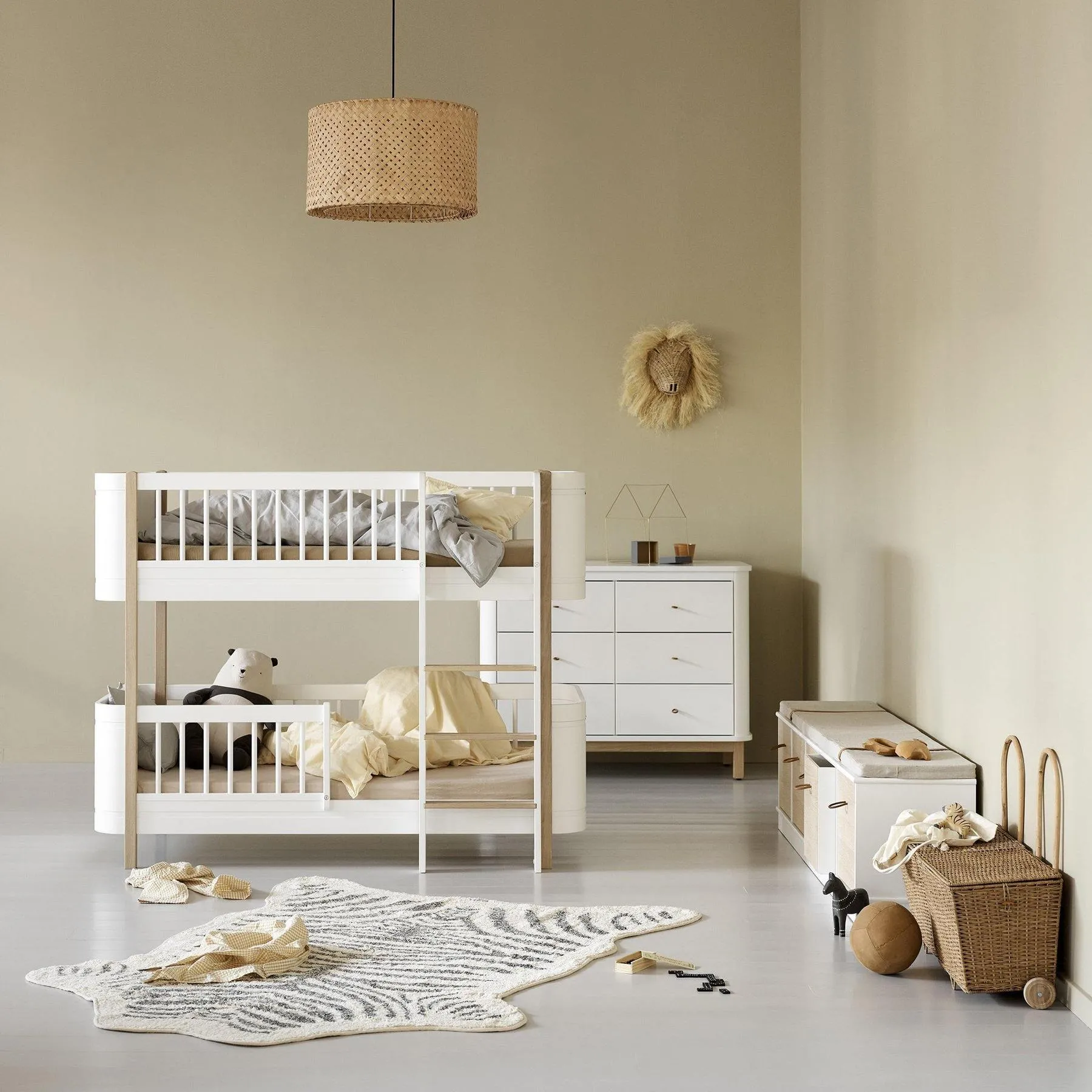Oliver Furniture Wood 6 Drawer Dresser - White/Oak