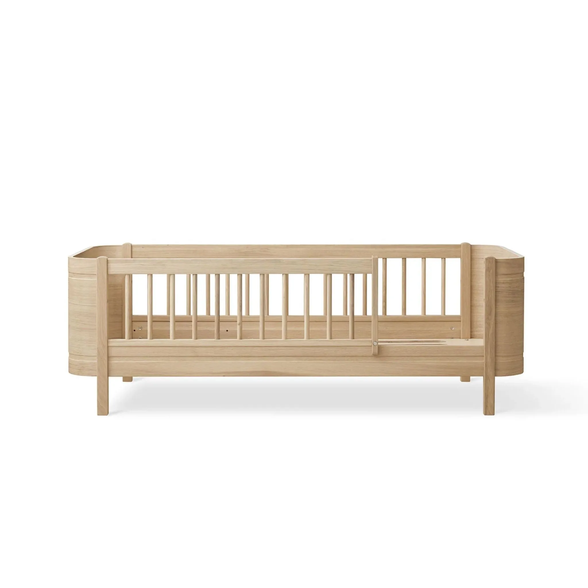 Oliver Furniture Wood Mini  Cot Bed Incl. Junior Kit - Oak (0-9years)