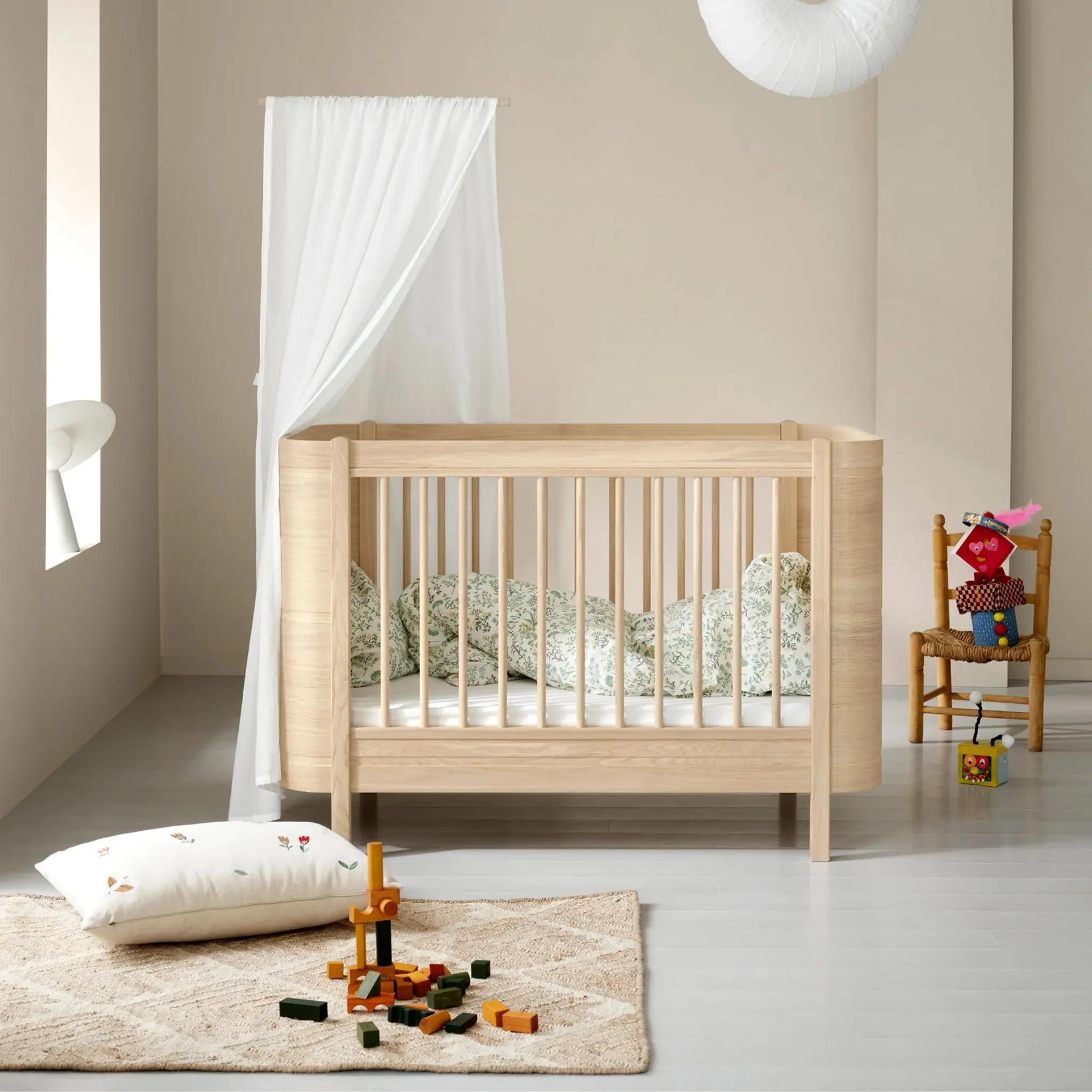 Oliver Furniture Wood Mini  Cot Bed Incl. Junior Kit - Oak (0-9years)