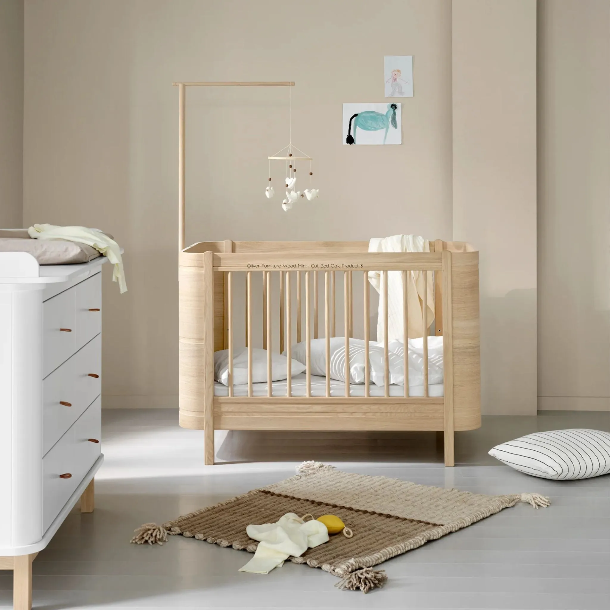 Oliver Furniture Wood Mini  Cot Bed Incl. Junior Kit - Oak (0-9years)