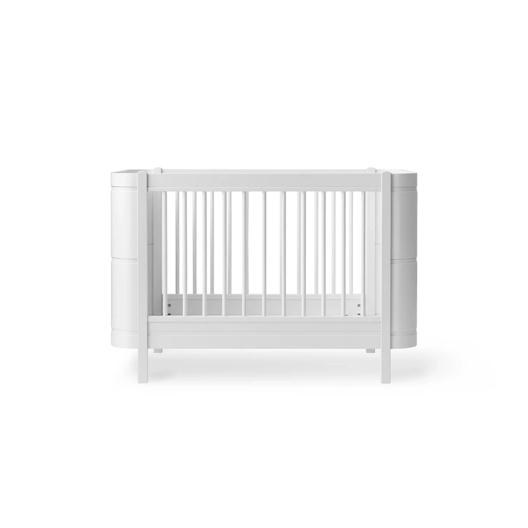 Oliver Furniture Wood Mini  Cot Bed Incl. Junior Kit - White (0-9 Years)