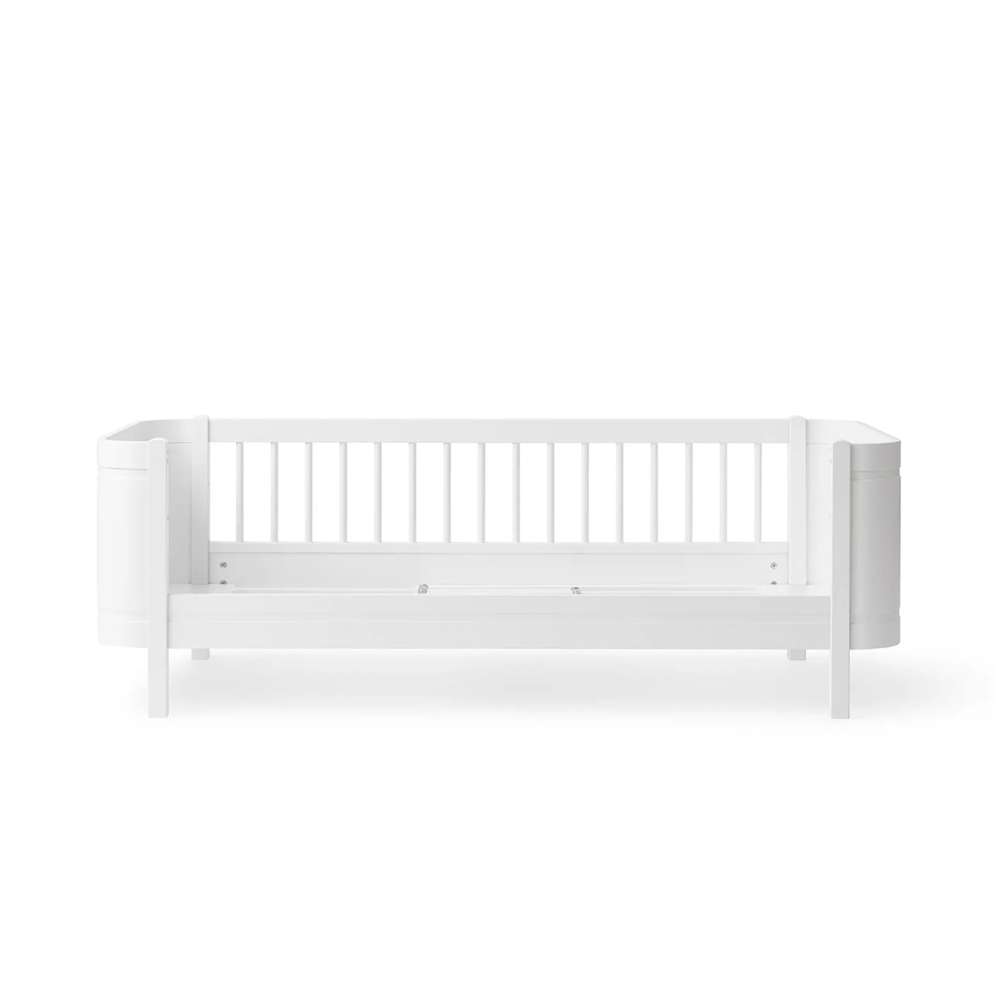 Oliver Furniture Wood Mini  Cot Bed Incl. Junior Kit - White (0-9 Years)