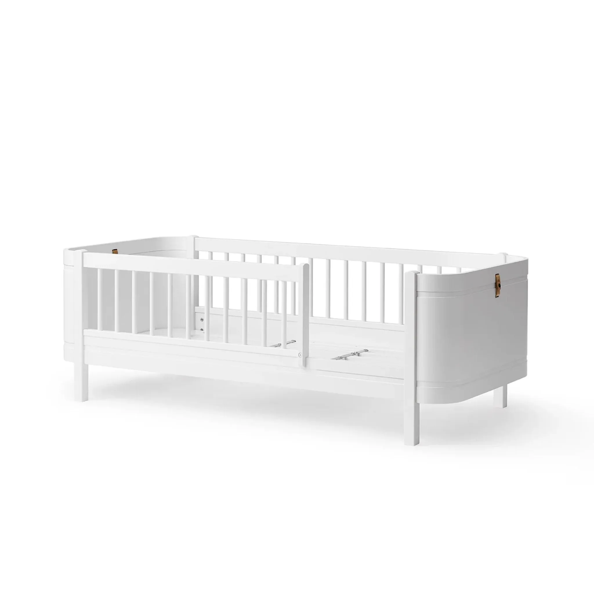 Oliver Furniture Wood Mini  Cot Bed Incl. Junior Kit - White (0-9 Years)