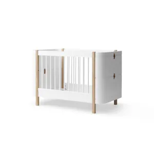 Oliver Furniture Wood Mini  Cot Bed Incl. Junior Kit - White/Oak (0-9 Years)