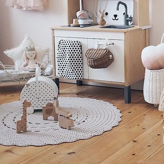 Zuri House Crochet Doily Rug - Beige